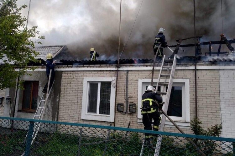 Пожежу в Рожищі гасили 40 пожежників і 8 пожежних автомобілів (Фото)