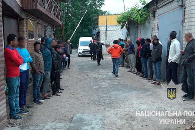 У київському хостелі злапали майже сотню мігрантів