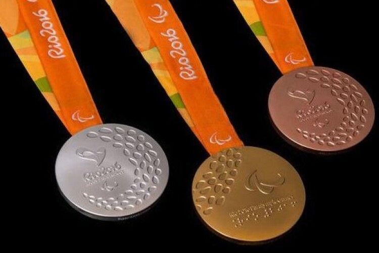 Чемпіон Паралімпіади та переможець Всесвітніх ігор продають свої медалі, щоб підтримати ЗСУ