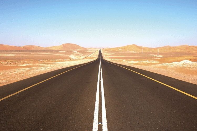 Найдовша пряма дорога у світі: 240 кілометрів без жодного повороту