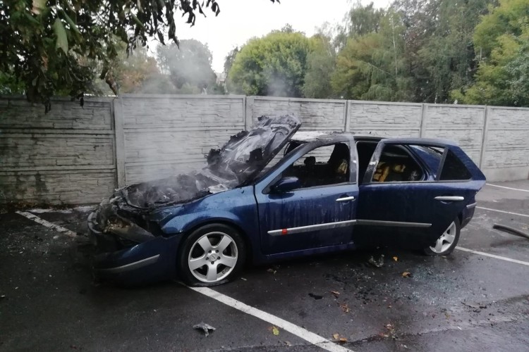 У Рівному згоріла іномарка