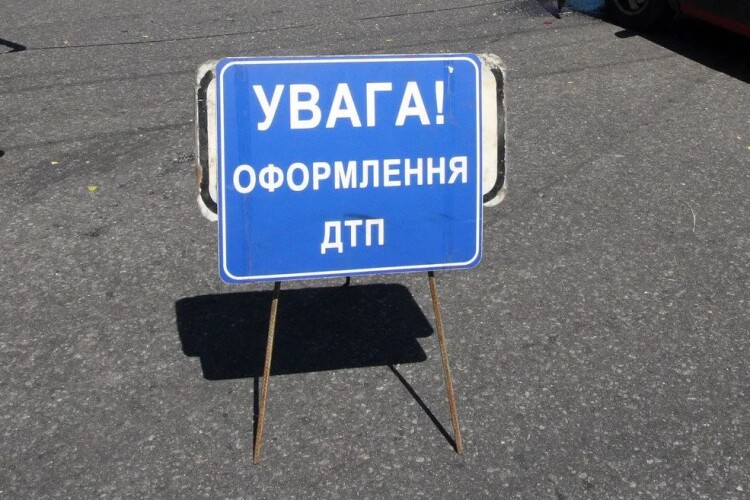 На Волині пасажирський автобус налетів на відбійник