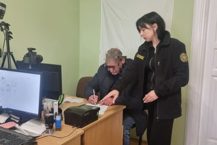 На Волині виявили іноземця з недійсними документами
