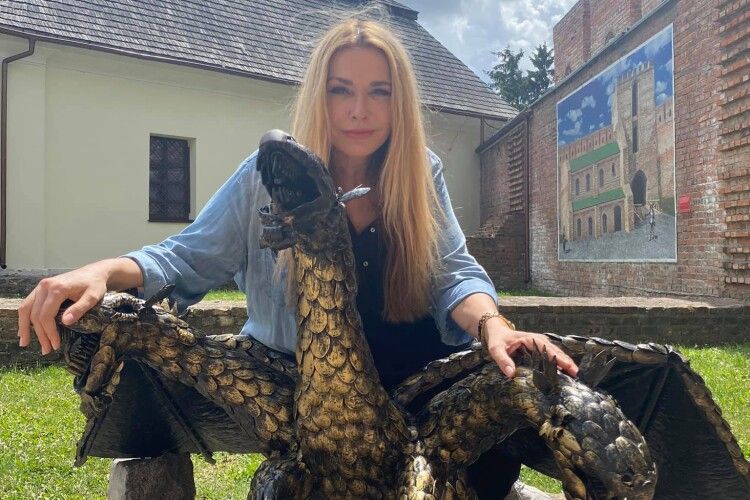 Актриса Сумська показала фото свого знайомства з луцьким замком (Фото)