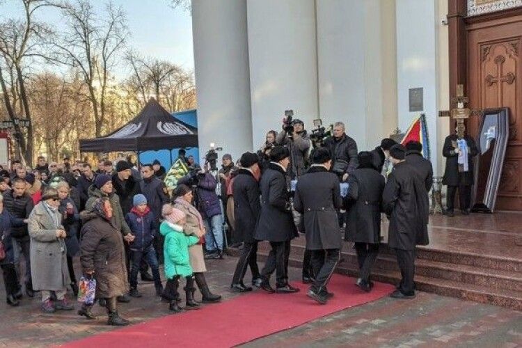 В Одесі попрощалися з рятувальником, загиблим внаслідок пожежі у коледжі