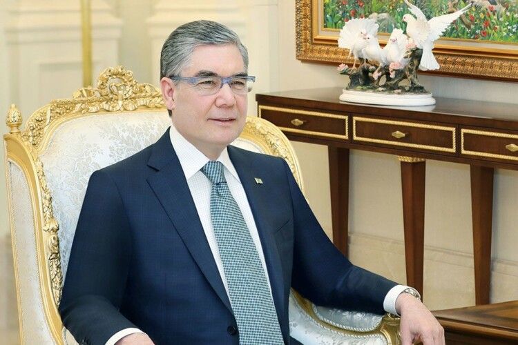 У Туркменістані чиновників зобов’язали стати сивими, як президент 