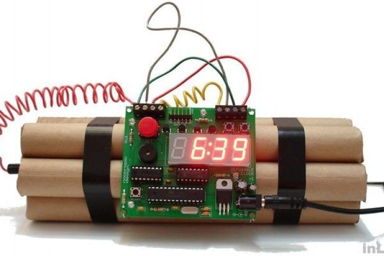 Через "вибухівку" паралізовано аеропорти по всій Україні