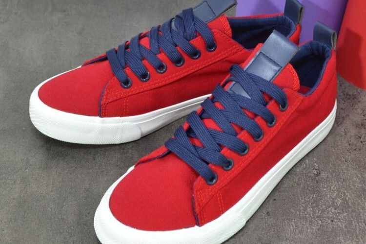 У Луцьку створили відділення Всесвітнього «Клубу червоних кедів»