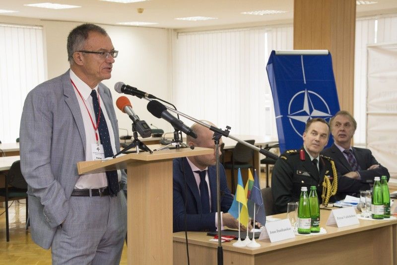 У своїй доповіді Пятрас Вайтєкунас ще й розповів два анекдоти.