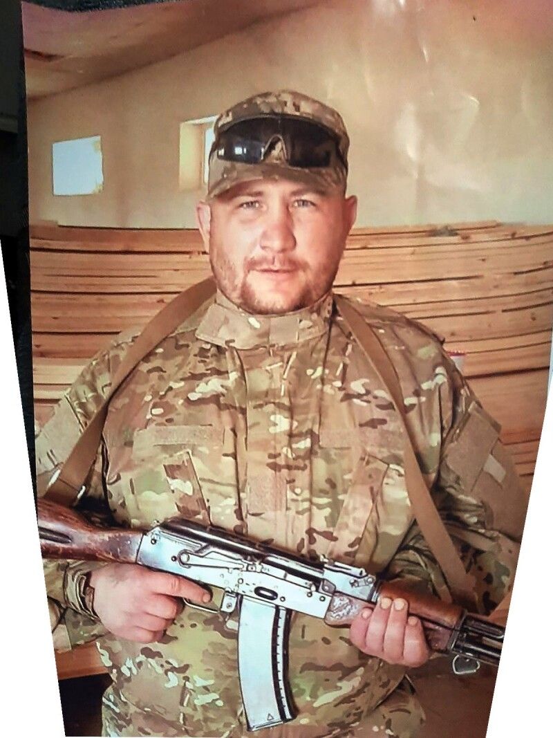 «Андрій не лише добровільно пішов на війну в 2022-му, – розповідала мати захисника-Героя. – Коли відправляли під Бахмут, то теж, насамперед, тих, хто сам виявив бажання йти в цю гарячу точку, – він і тут був першим». 