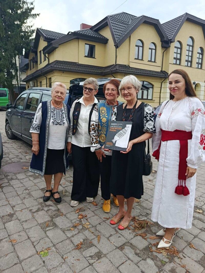 У колі українських союзянок голова Союзу українок Америки Наталія Павленко (друга праворуч) почувалася по-родинному затишно.
