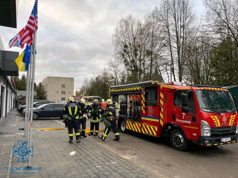 Пожежа виникла на першому поверсі будівлі, всередині потерпілий - такою була легенда навчань.