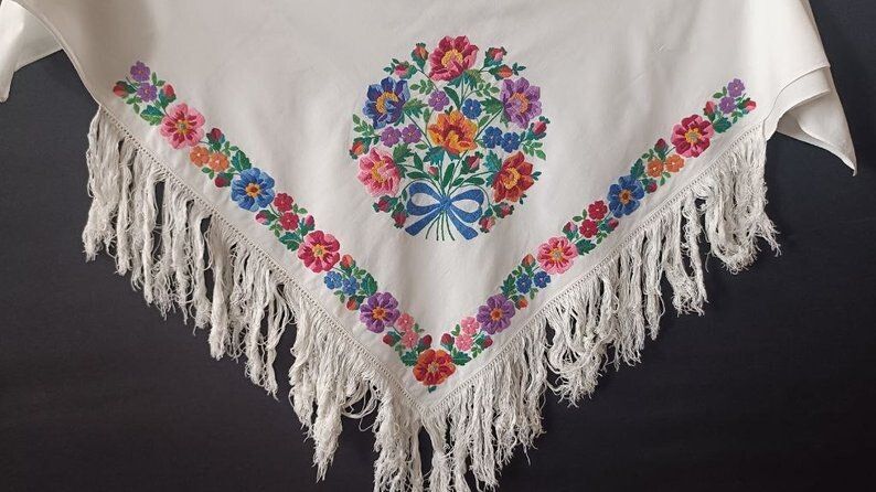 Хустка вишита гладдю