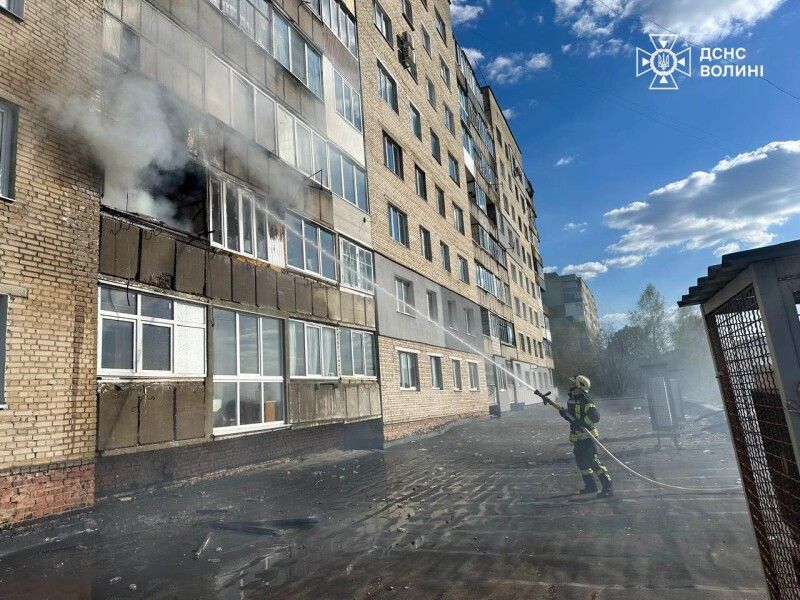 Для гасіння задіяно 8 вогнеборців та три одиниці техніки.