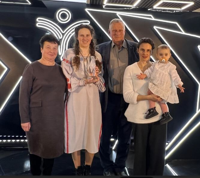 Першими свою Оленку привітали мама Ніна й тато Ігор Богоноси та сестра Оксана. 