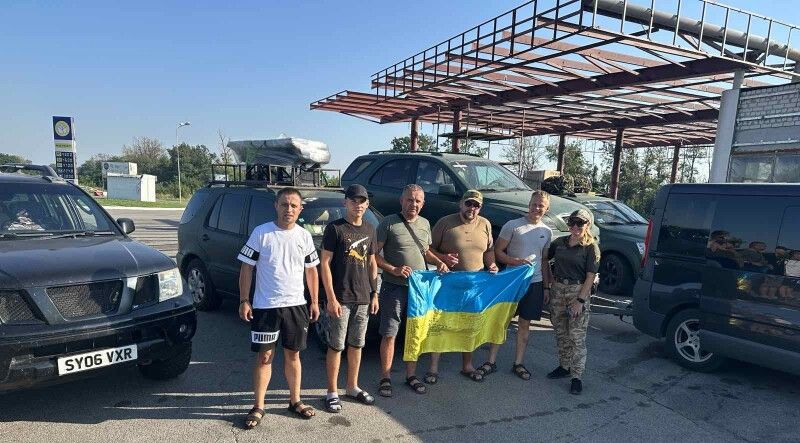Під час серпневої поїздки у Слов’янськ волонтери переганяли для наших захисників  чотири автомобілі.