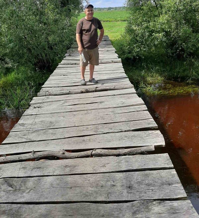 Показав хуторянин і своє улюблене місце на річечці Вижівка, де він сили набирається.