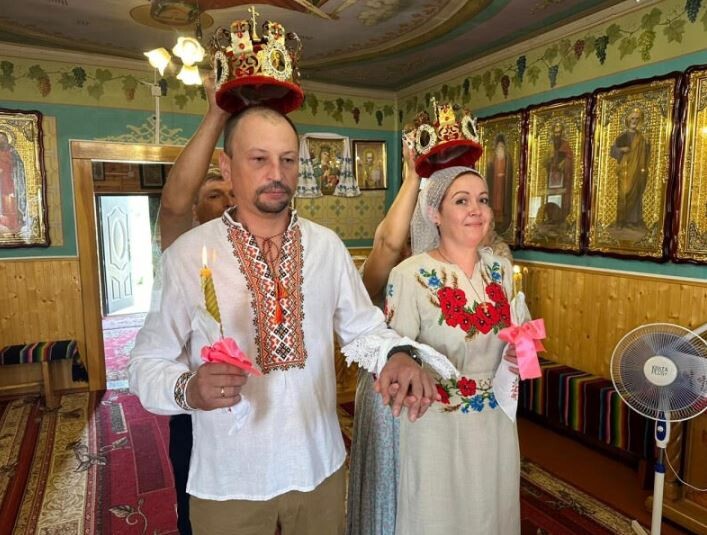 Минулоріч Богдан і Тетяна Косинські вінчалися в День Незалежності України у звиняченському храмі Святителя Миколая Чудотворця. 