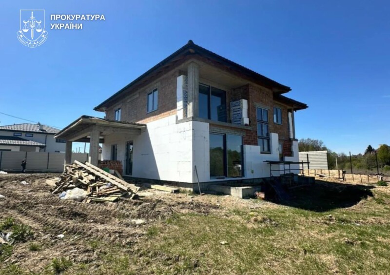 Непоганий будиночок. Але в сусідів по Підзамчому є й набагато крутіші.