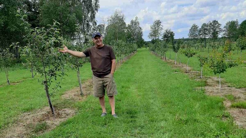 Багато праці треба докладати, щоб мати серед лісу такий садочок.