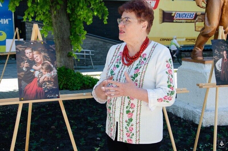 Марія Доліновська може годинами розповідати про історію національної вишивки, українські традиції.