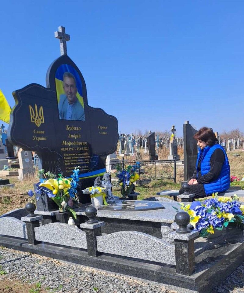 Алла Бубало: «На могилі чоловіка мені найкраще».