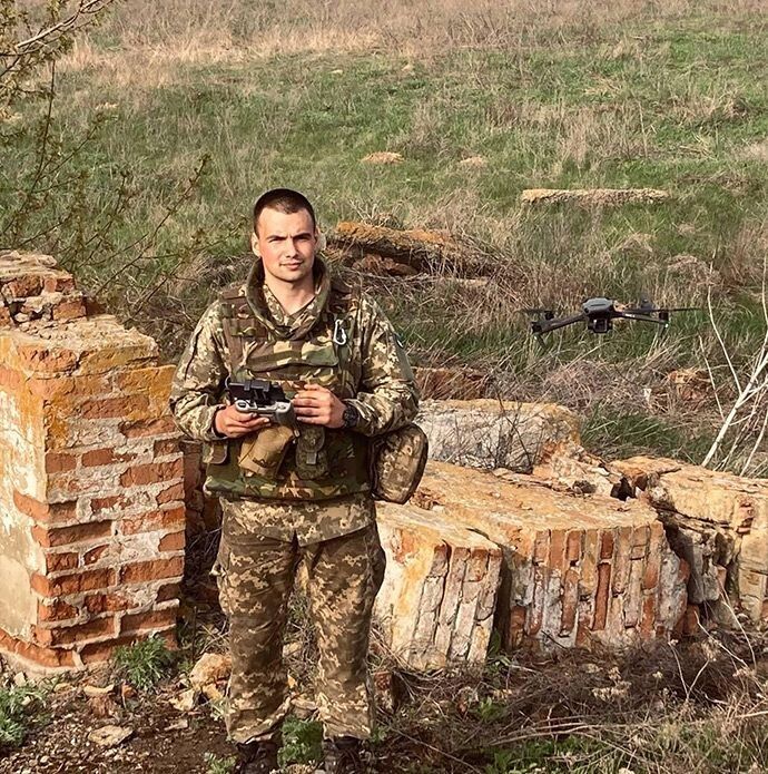 Молодший син Юрій Гладенький — ​офіцер, заступник командира роти в 128-й бригаді.