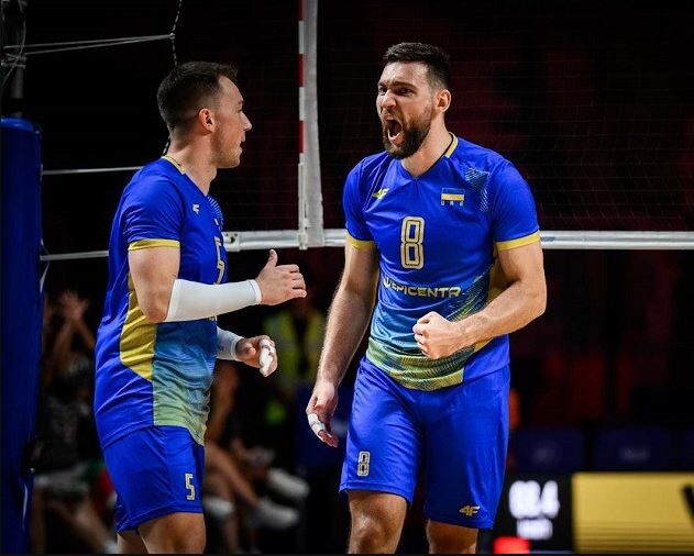 У збірній України перші скрипку грають «волинські хлопці»: луцький зять Олег Плотницький (одружений з волинянкою, колишнім капітаном волейбольної збірної України Анною Степанюк) і уродженець Горохівщини Дмитро Янчук.
