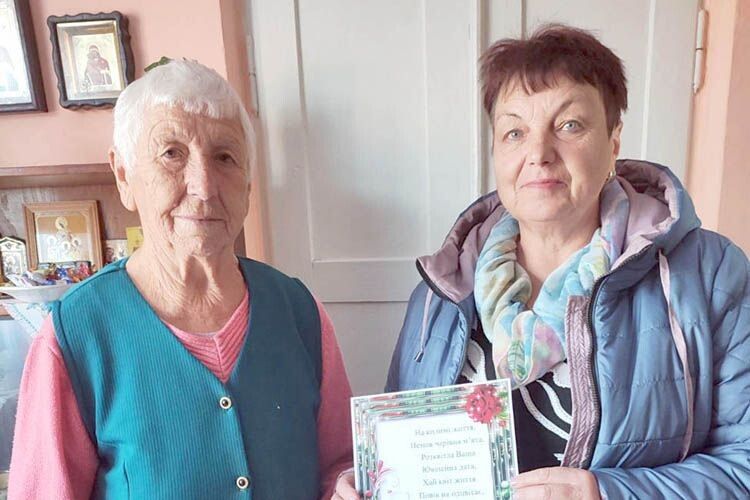 Софію Панасюк у день її  85-ліття  вітала  з ювілеєм голова Городищенської громади Світлана Соколюк.