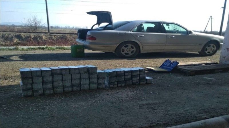 Контрабанда в найрізноманітніших сховках.