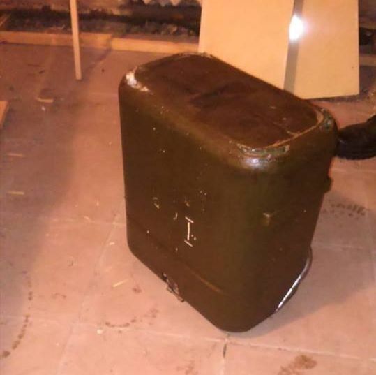 Заховати заборонене в бачку – ідея не нова.
