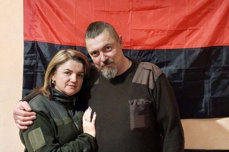 Буваючи на Сході України, Валентина Маціюк за кожної нагоди зустрічається зі своїм чоловіком  (це фото було зроблене ще тоді, коли він був у Краматорську).