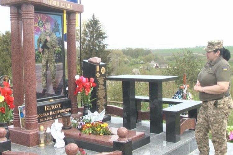 На знак пам’яті про полеглого Ярослава Тетяна ініціювала перейменування вулиці  на його честь у рідному селі.