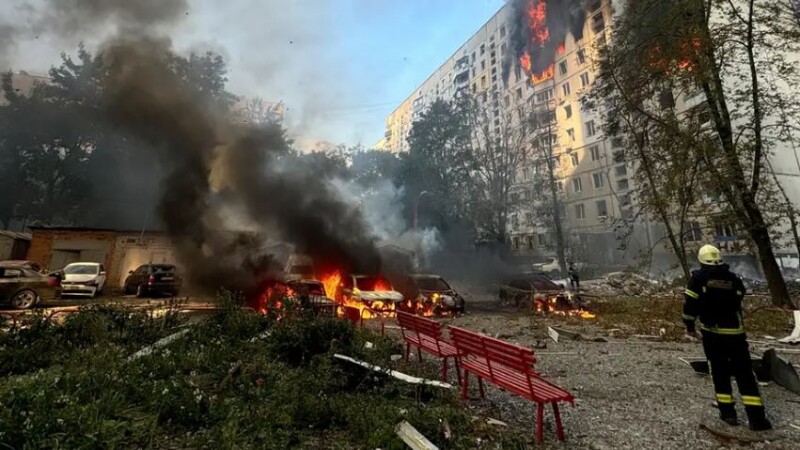 Руйнування багатоповерхівки в Харкові після влучання російського КАБа.
