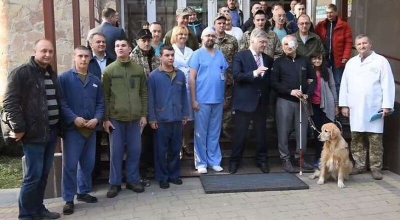 «Низько вклоняюся воїнам, що зберегли Україну. Та щиро вдячний українським лікарям, які піклуються про наших Героїв».
