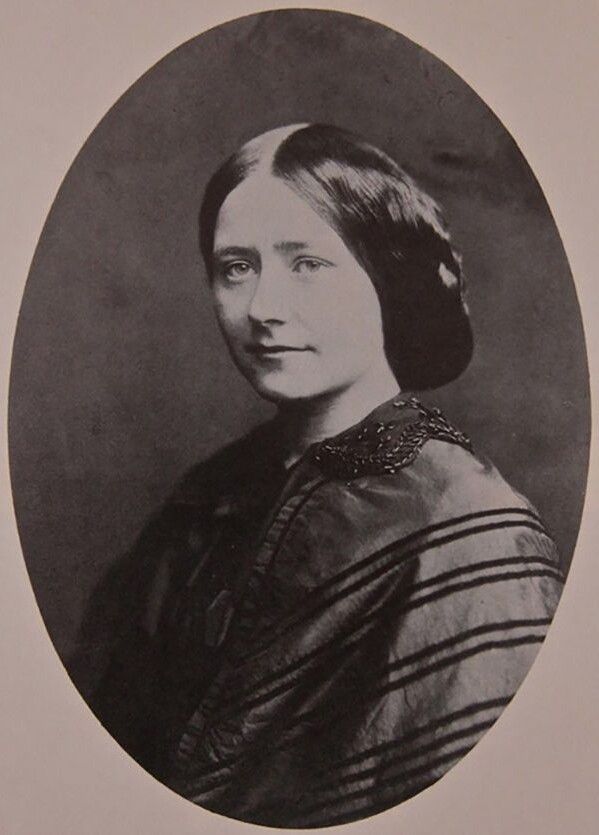 Елен Тернар – англійська акторка, яку часто називають останньою та найвідомішою коханкою Діккенса.