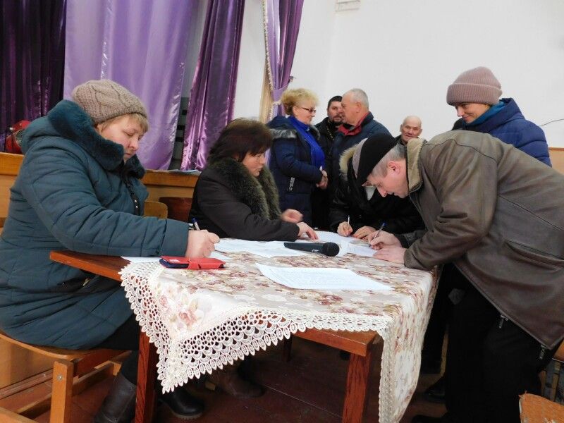 На громадські слухання зареєструвалось 100 осіб. Фото Лесі ВЛАШИНЕЦЬ.