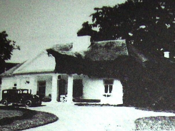 Одна із будівель палацового комплексу, Замличі, фото до 1939 року.