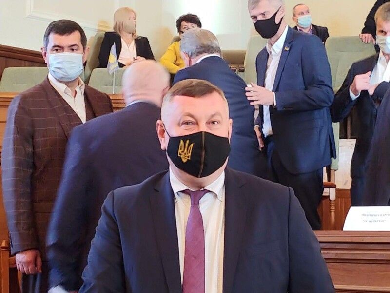 Вміє Володимир Бондар підбирати маски.