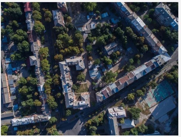 Харківський будинок письменників «Слово» з висоти нагадує букву «С».