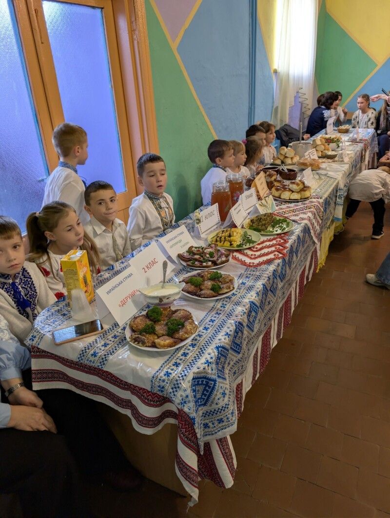 Фото: Годомицька гімназія Колківської селищної ради Луцького району.