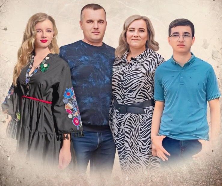 Такою була їхня сім’я… І Юлія, й син та дочка дорожать цим знімком, на якому вони ще всі разом.