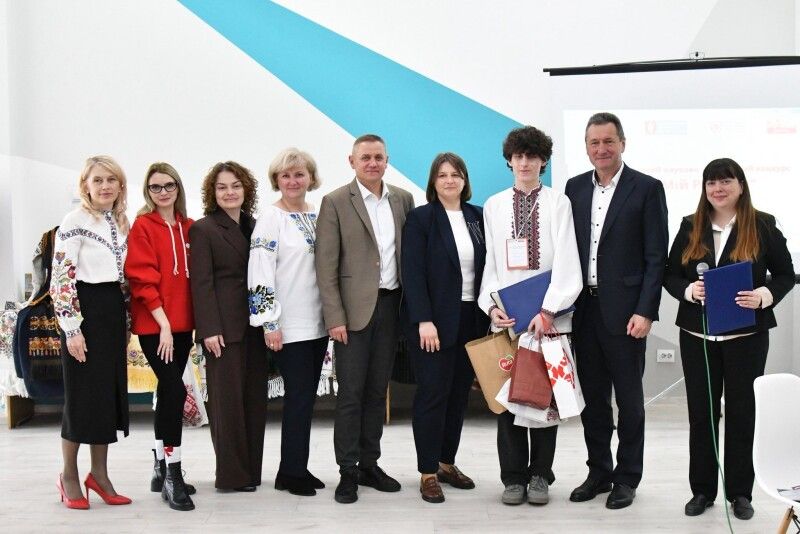 У фіналі конкурсу свої дослідження представили 29 учнів з 20 освітніх закладів області. 