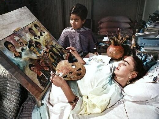 Для Фріди Кало, яка була надовго прикута до ліжка невидимими кайданами болю, живопис стає єдиною розрадою і втіхою.