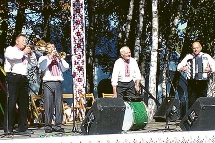 Троїсті музики із Соловичів гриміли на всі окружні села.