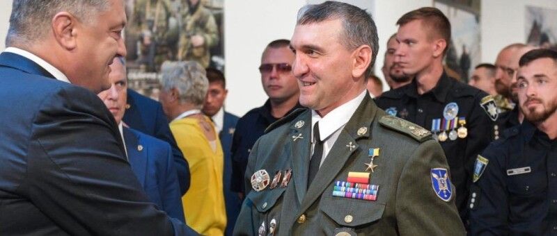 «Сумрак — із тієї породи людей, чий характер міцніший за сталь, смерть та темряву».
