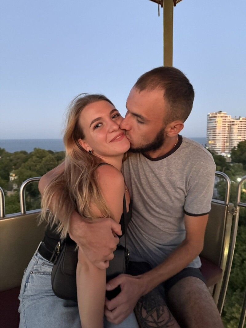 Максим і його кохана Катя, з якою зустрівся під час навчання в академії: дівчина була поряд з ним і у найважчий час після поранення.