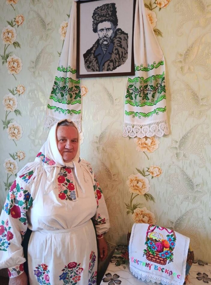 «Портрет Шевченка вишила на прохання чоловіка Івана і повісила на видному місці», – каже Ніна Яківна. 