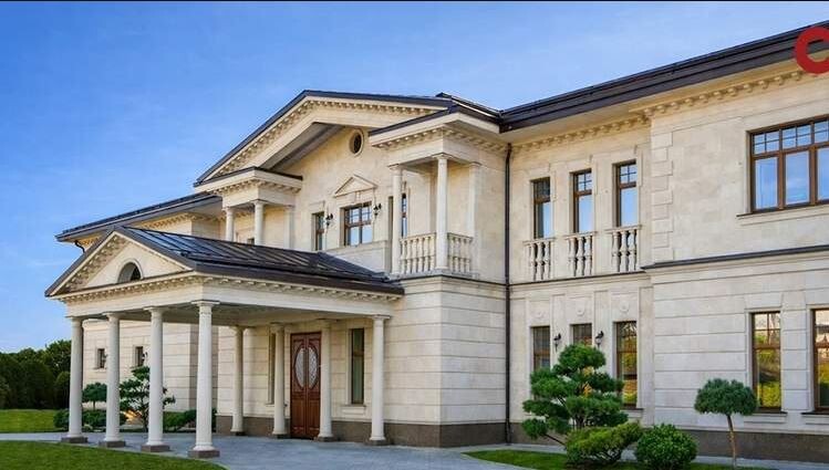 Ось як виглядає маєток зрадника України в москві. Фото: slidstvo.info.