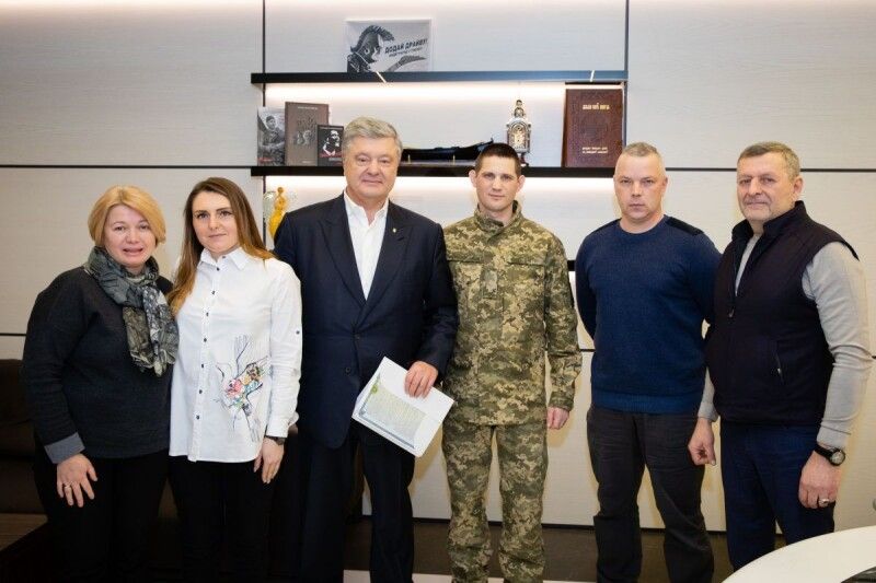 Домовились, що у такому складі відсвяткують новосілля.